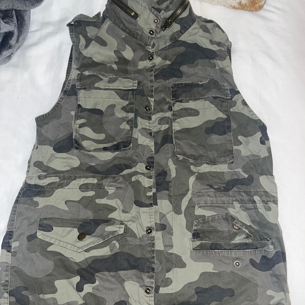 Women’s Camouflage Vest